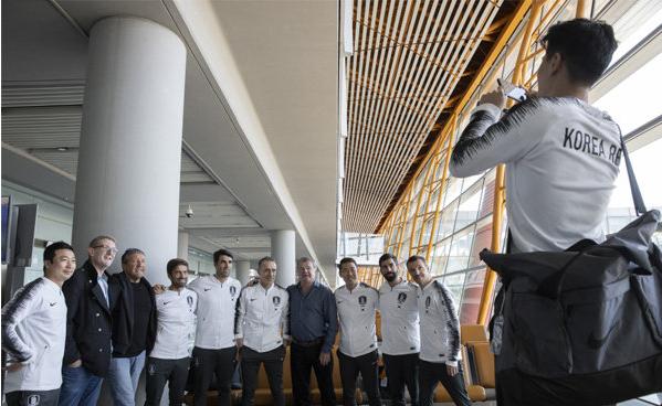 活久见！韩国队借道中国去朝鲜，举国仅获55张签证，手机电脑留北京