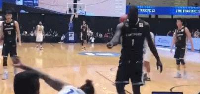 史蒂芬森切球打到詹姆斯,史蒂芬森步行者首秀砍30分集锦