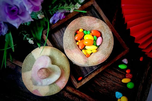 五彩斑斓包装的糖,五颜六色的彩虹糖