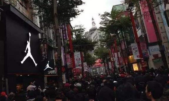 为什么这么多人炒aj球鞋,最近几年的aj球鞋