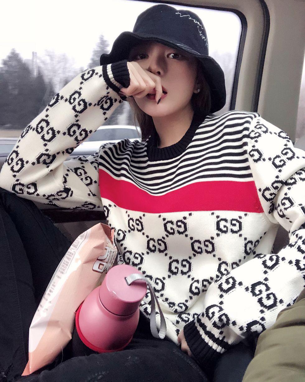 周扬青这样穿：5款时尚单品打造“酷甜系”女生，收服罗志祥