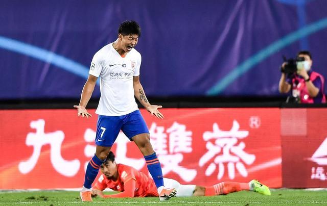 后防新核确定，中场大瘦身，锋线妖星上位，李霄鹏甩掉保守帽子