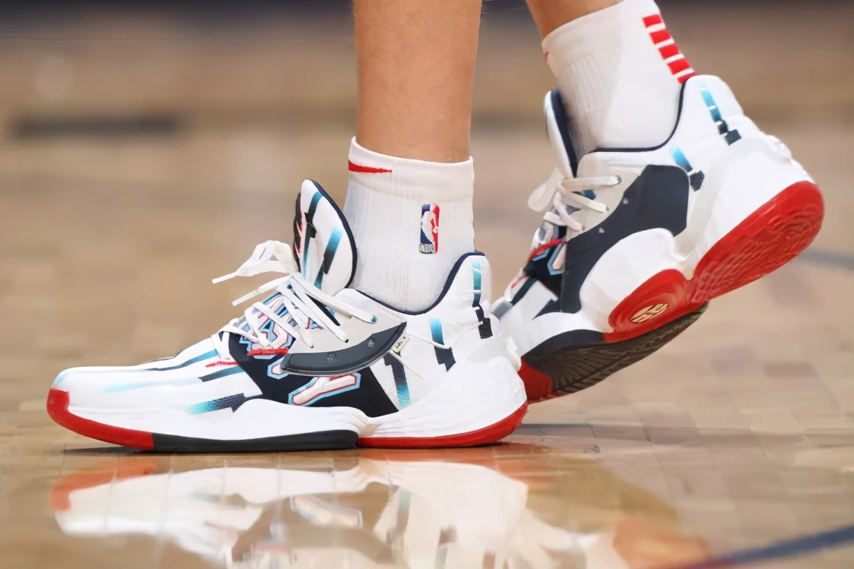 莫兰特上脚kobe4橙色,莫兰特上脚过的kobe球鞋