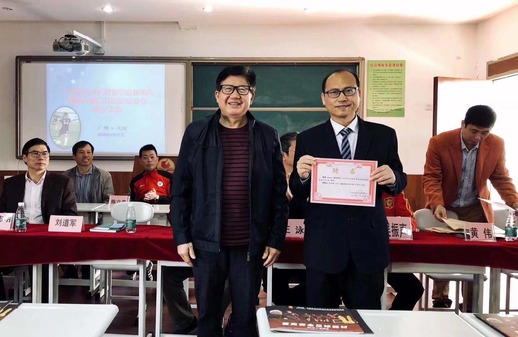 校园足球的“垦荒牛”，渔沙坦小学潘国洪校长的足球故事