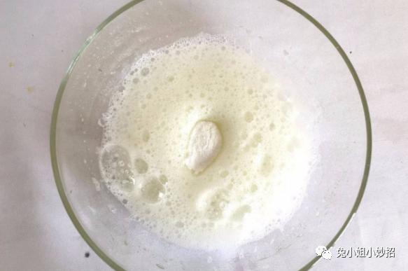 衣服领口发黄怎么洗掉,白色衣服领口发黄怎么洗白