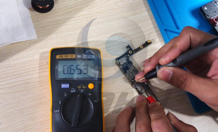 只需一根铜线，轻松解决iPhone6代通病