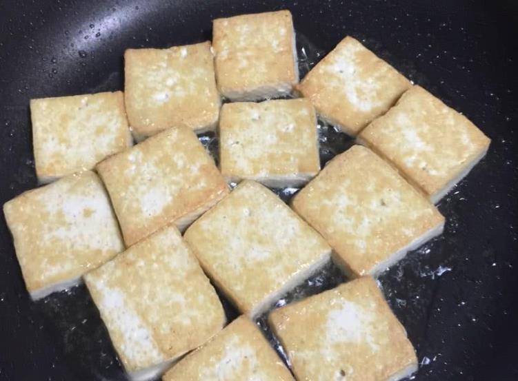 豆腐放冰箱有点味怎么办,豆腐煮出来是酸的是怎么回事