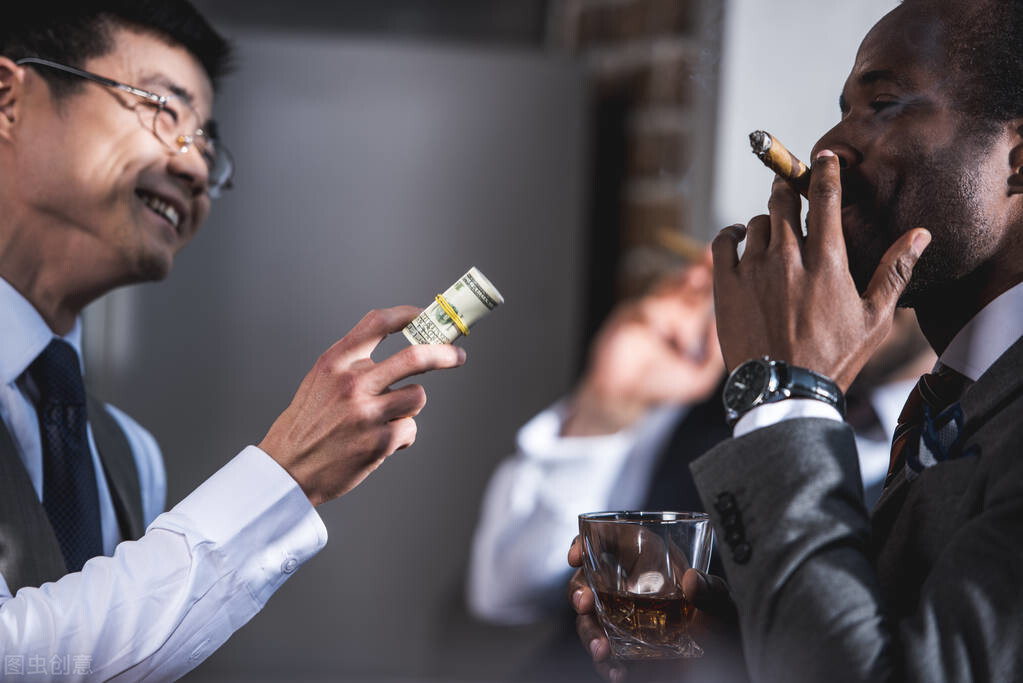 前同事问借钱如何高情商回答,同事上司借钱怎么高情商回复