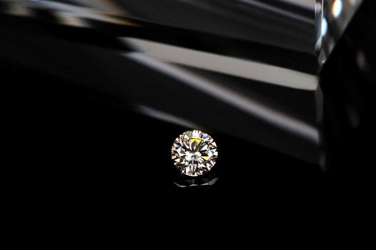 真莫桑钻和假莫桑钻的区别,超级便宜莫桑钻