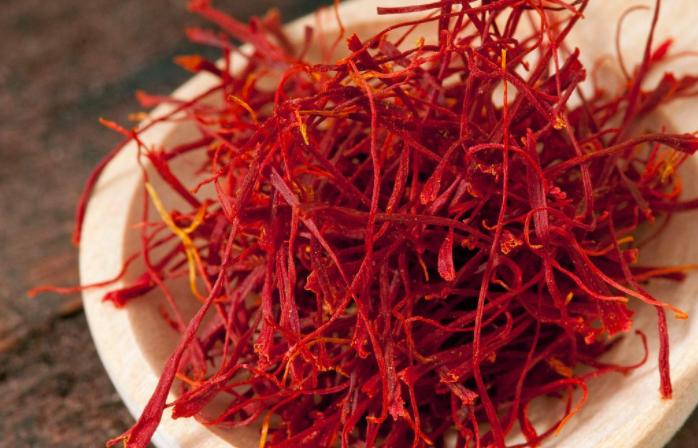 藏红花叫红桃吗,藏红花也叫西红花
