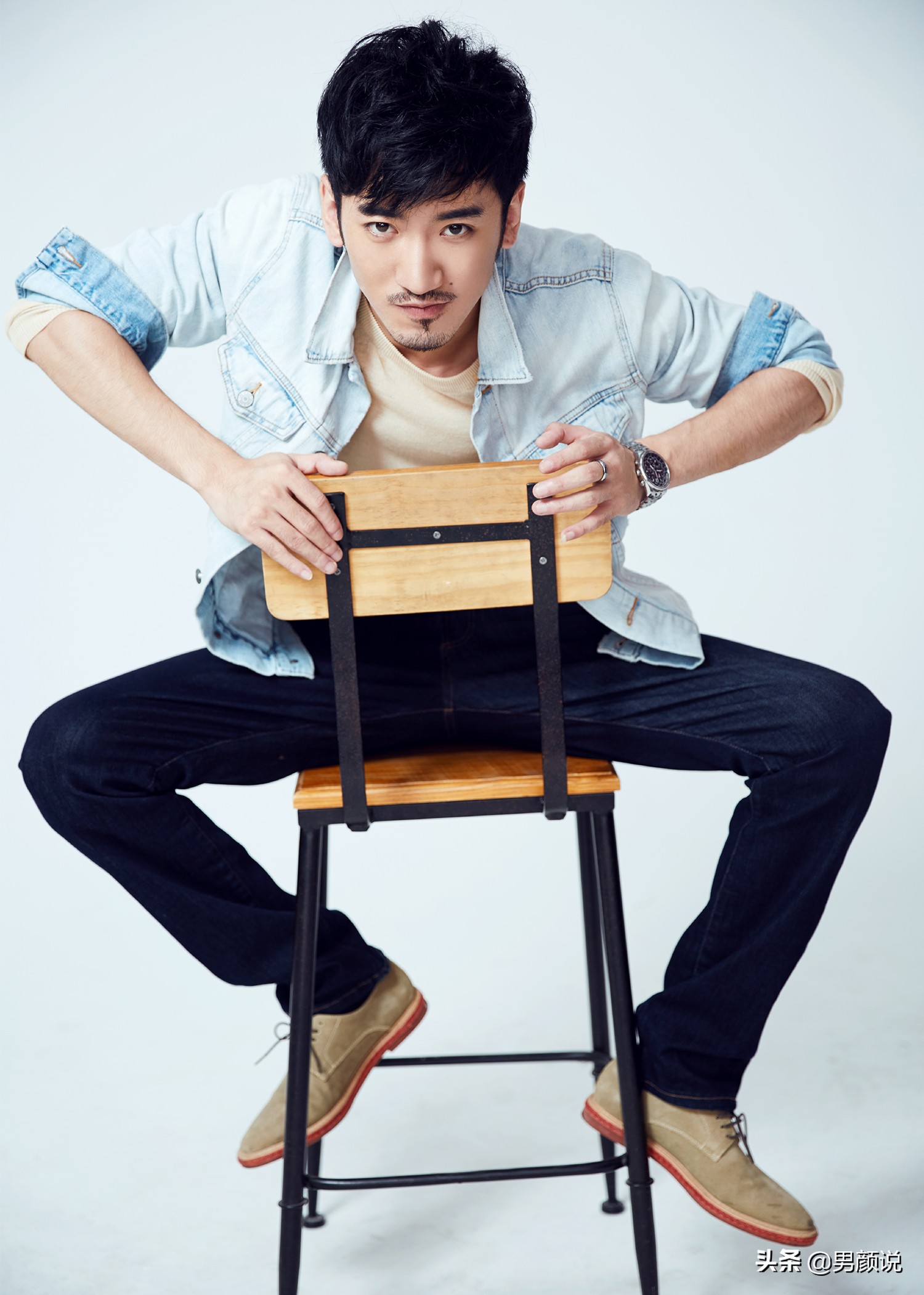 从话剧舞台走出来的雅痞型男,被赞演技精湛,网友却说他丑:无语