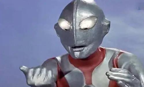 艾斯奥特曼40年后再变身,艾斯奥特曼为什么那么火