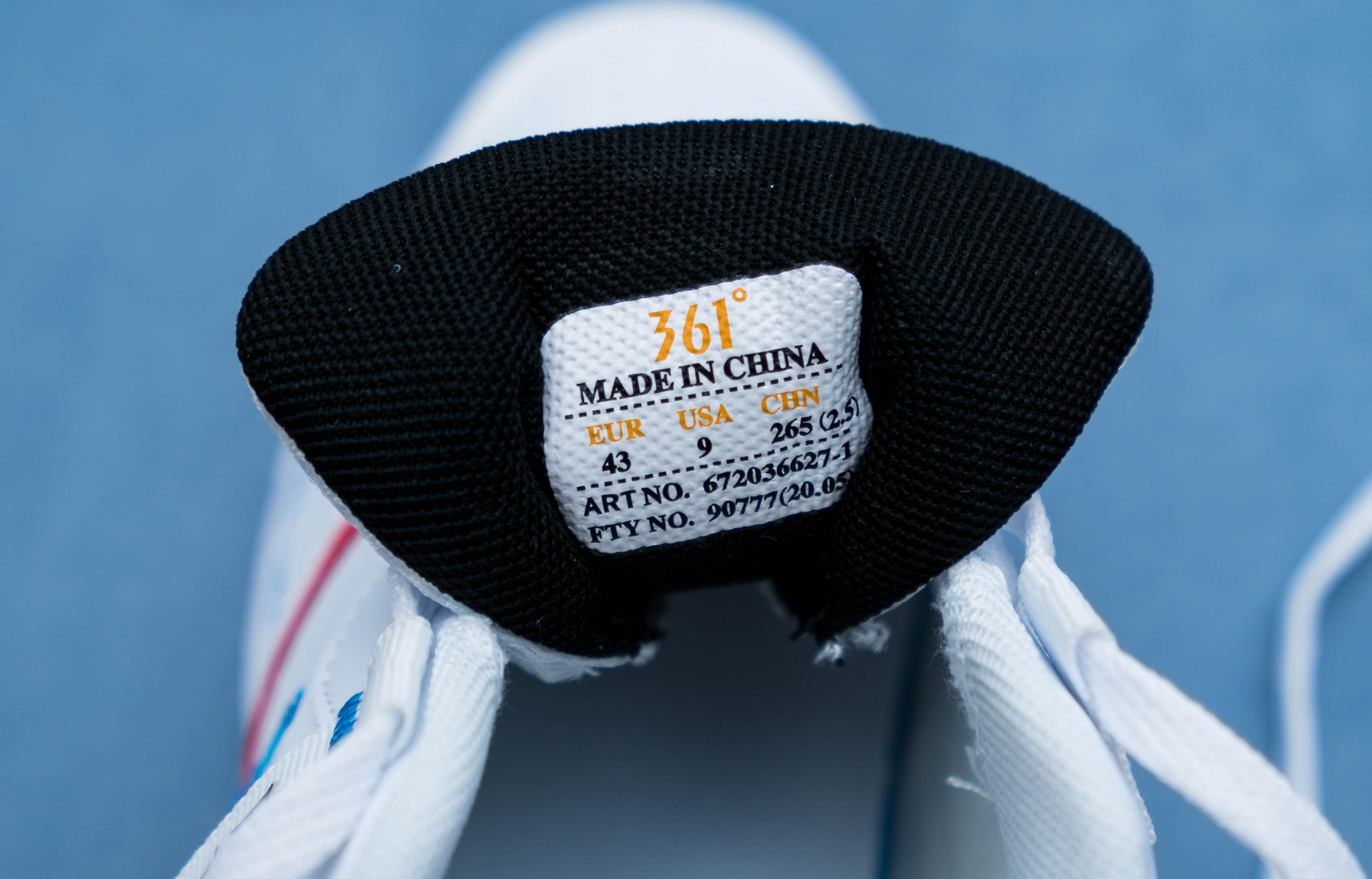 加上NFO科技，这一波联名有内味了：361°X足球小将小白鞋体验