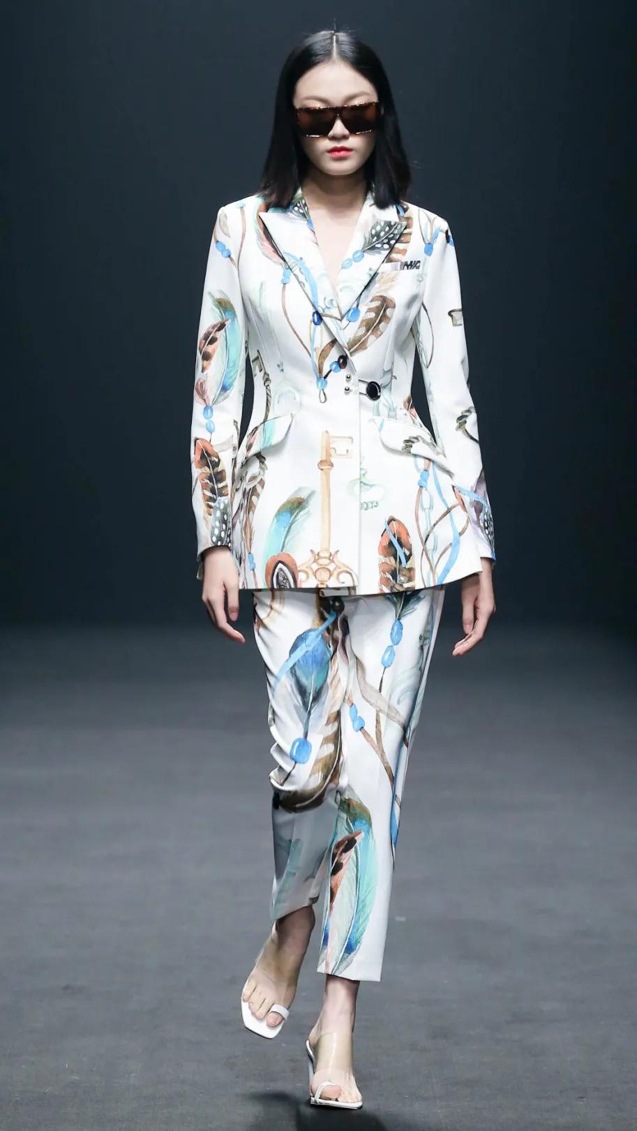 2021秋冬女装款式流行趋势,2018秋冬趋势报告巴黎时装周