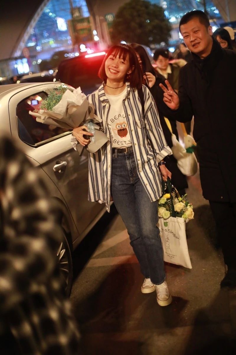 段奥娟蓝色羽绒服,段奥娟蓝色衣服