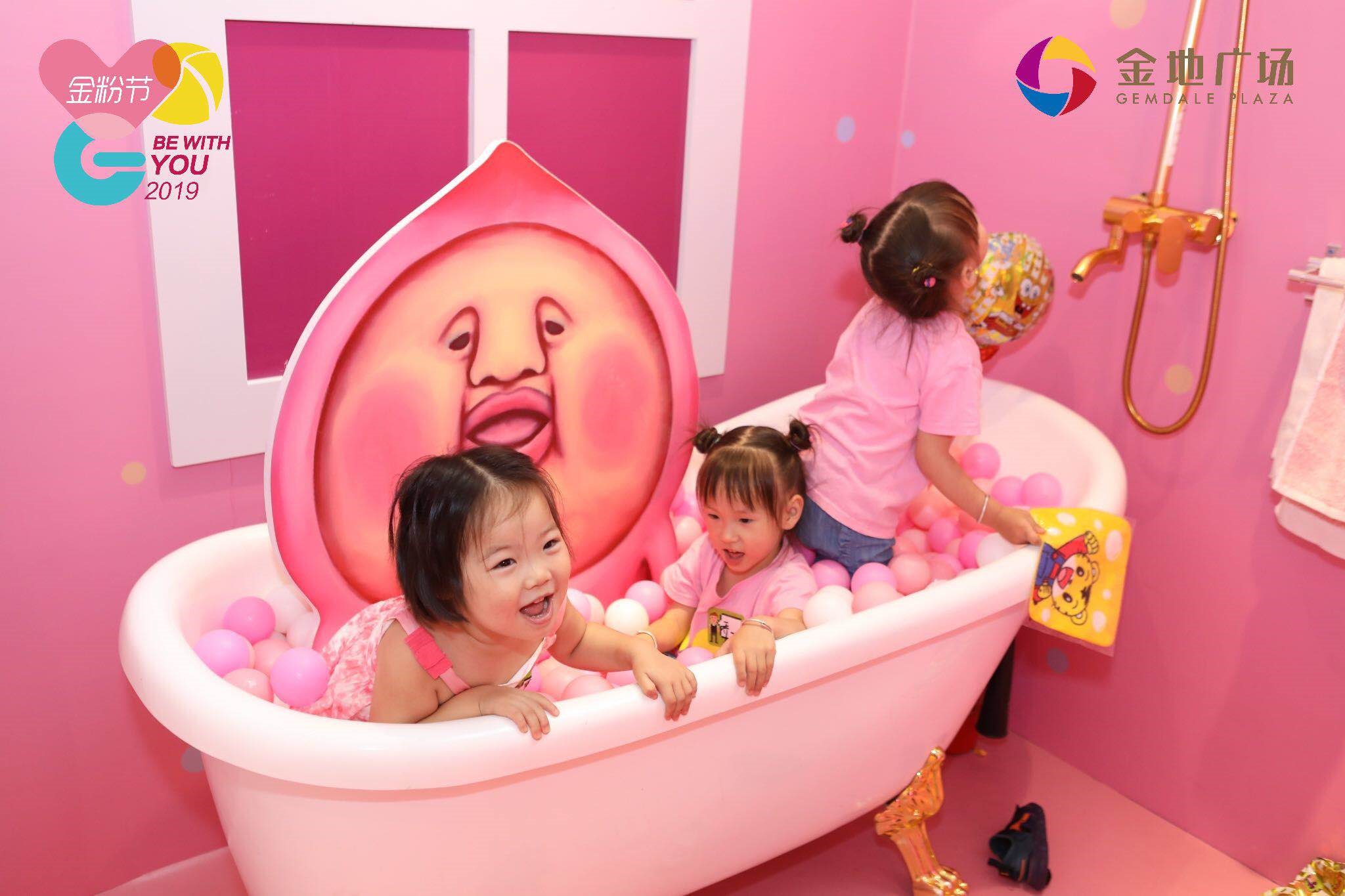 IP“屁桃君”首入杭杭州金地广场“金粉节”解锁全新生活可能性