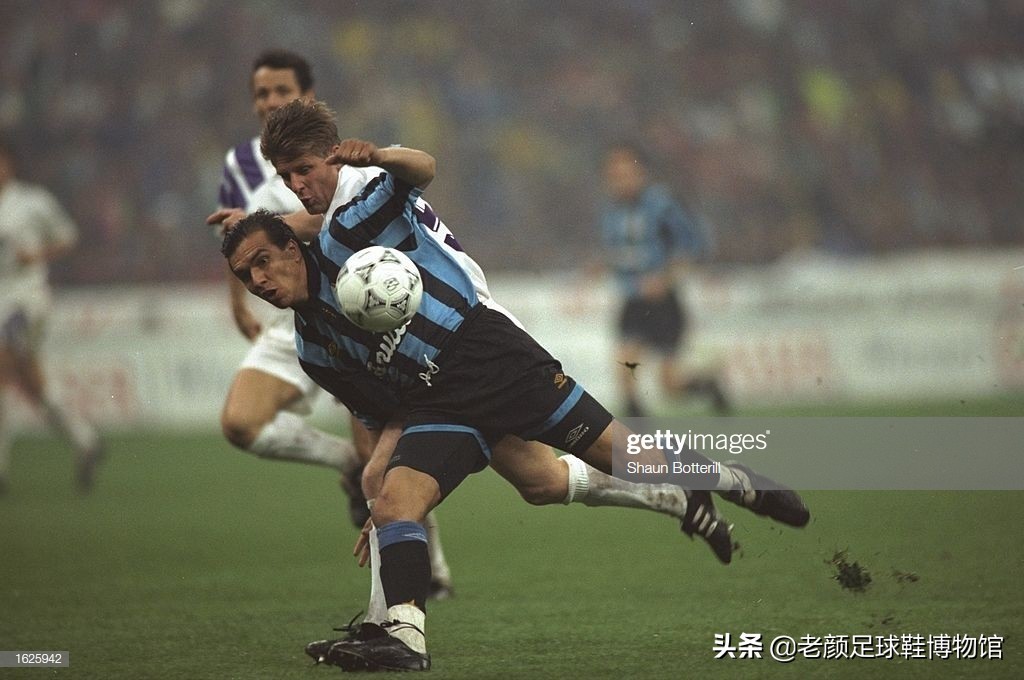 苏牙为什么没上乌拉圭大名单,卡瓦尼上海申花