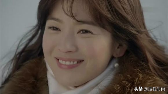 宋慧乔宋仲基最新照,宋慧乔离婚后化烟熏妆气场强大