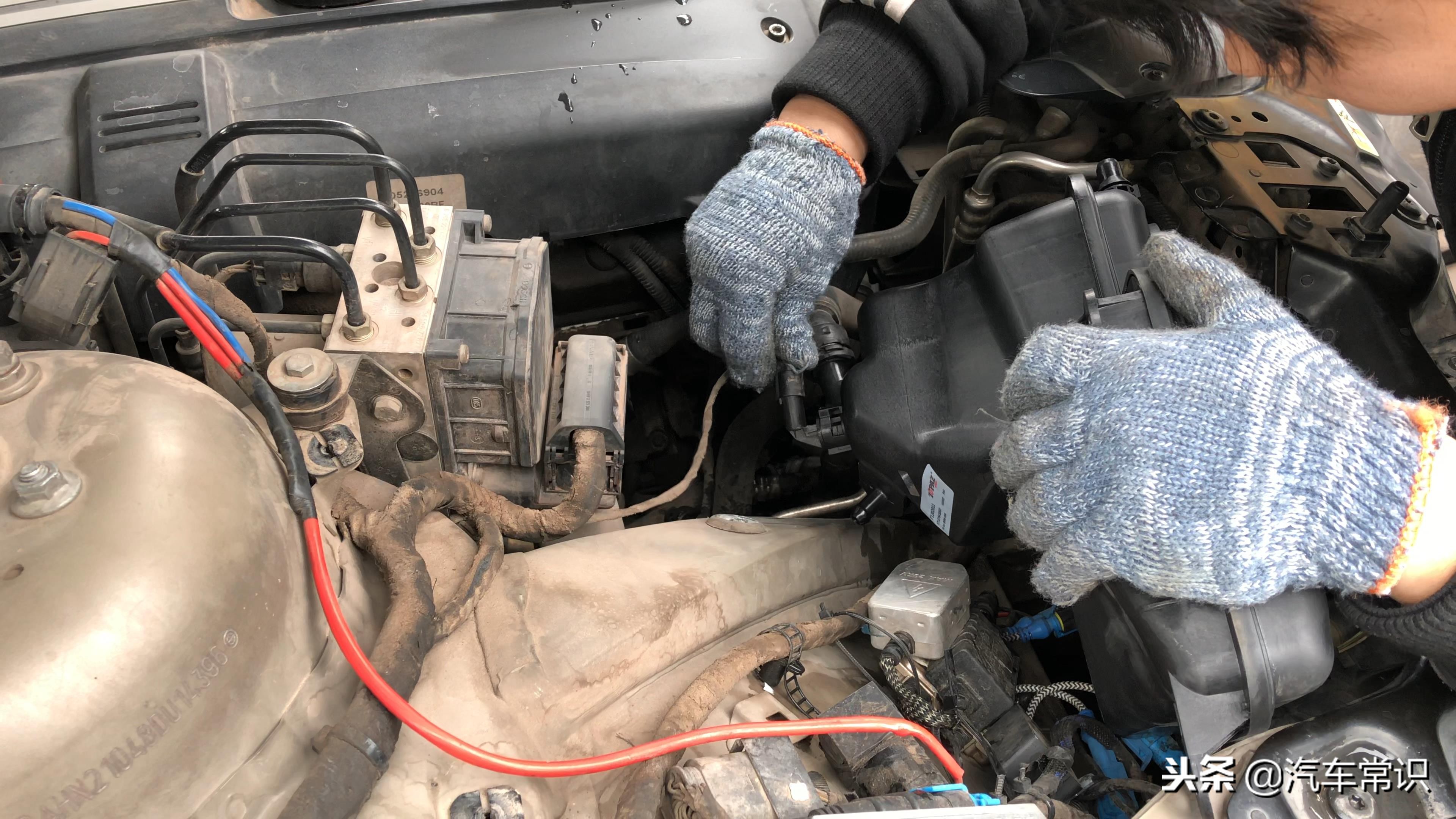 宝马7系730水壶冒气,宝马7系小水壶漏水是什么原因