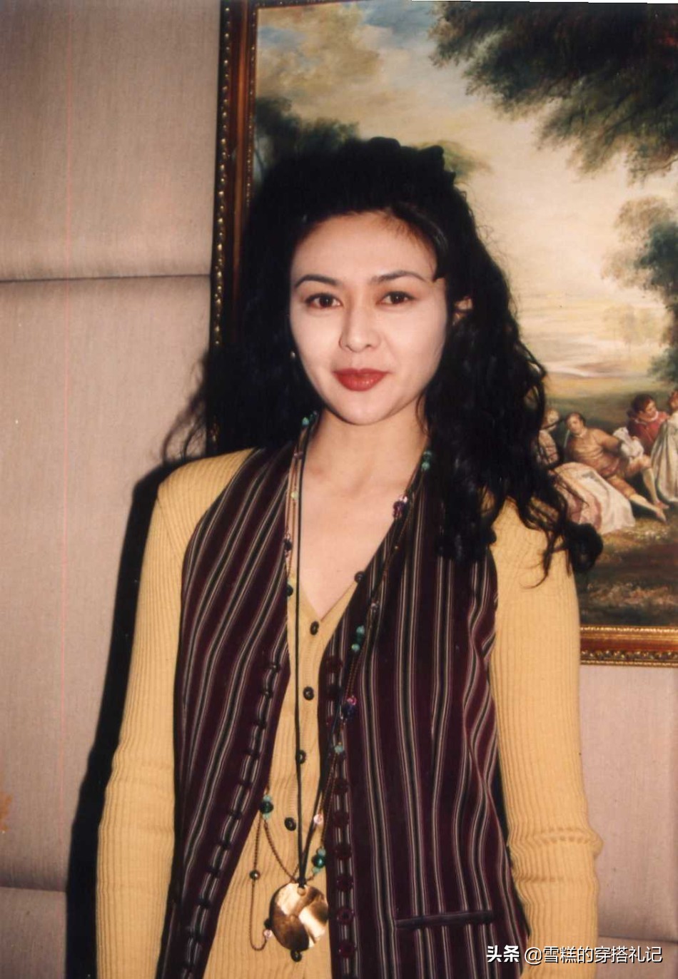 适合发量少的45岁的短发,长卷发和短发哪个更减龄