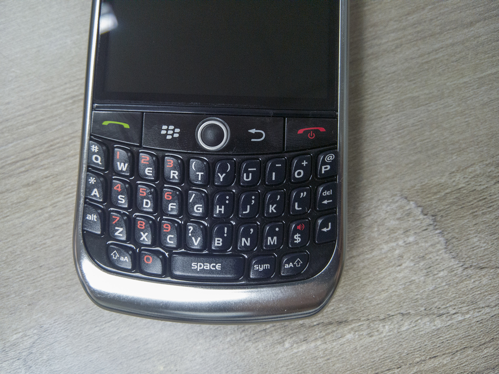 「经典手机回顾」黑莓Curve8900：固执的全键盘商务手机