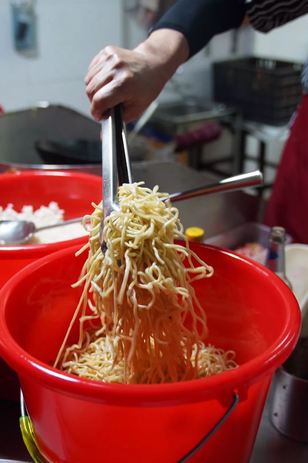 无夜市不夏天!西园里菜场竟然是个“深夜大食堂”?