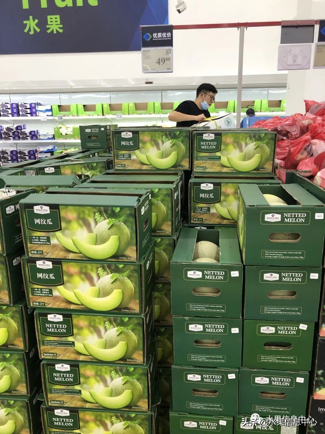 中秋节前，走访两家水果零售店，水果标准化在这里体现的淋漓尽致