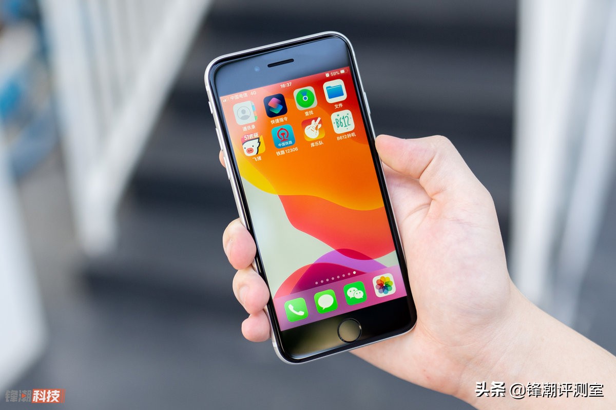 iphonese升级ios15续航怎么样,iphonese深度评测手机性价比