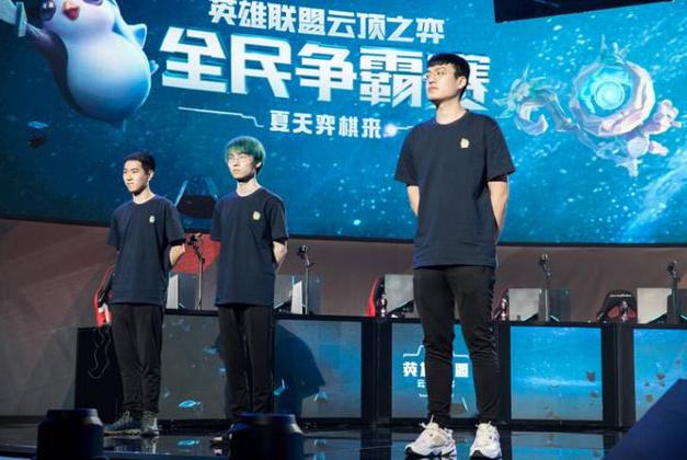 云顶之弈国服第一？还是985大学学生？主播红莲原来是一枚学霸