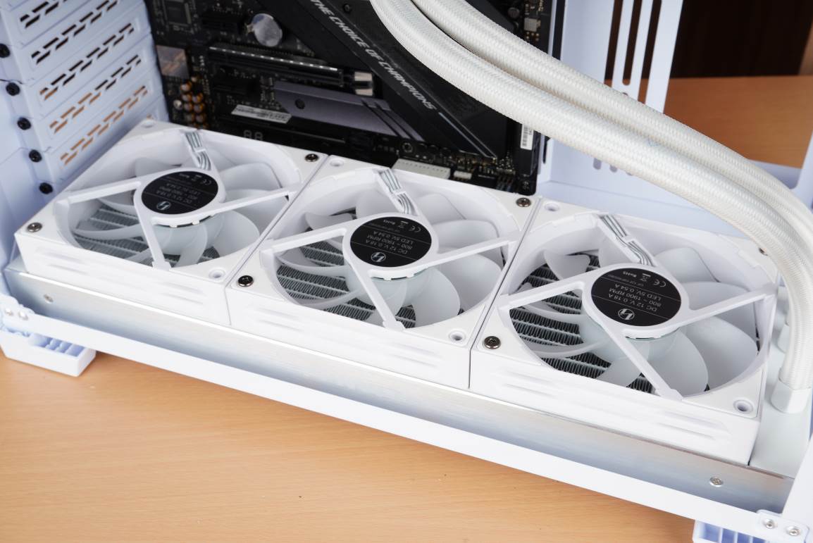 联力包豪斯mini机箱大小,联力包豪斯mini能横装吗