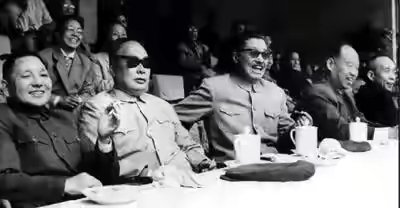 1964年，国足惨败，贺龙一气之下解散国足