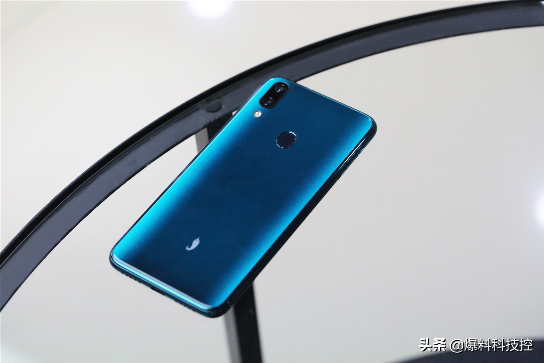 小辣椒红辣椒7x尊享版手机开箱,红辣椒7x开箱测评