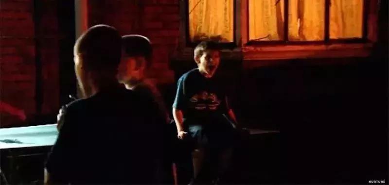 没有大人管的小孩子,没有大人管的孩子