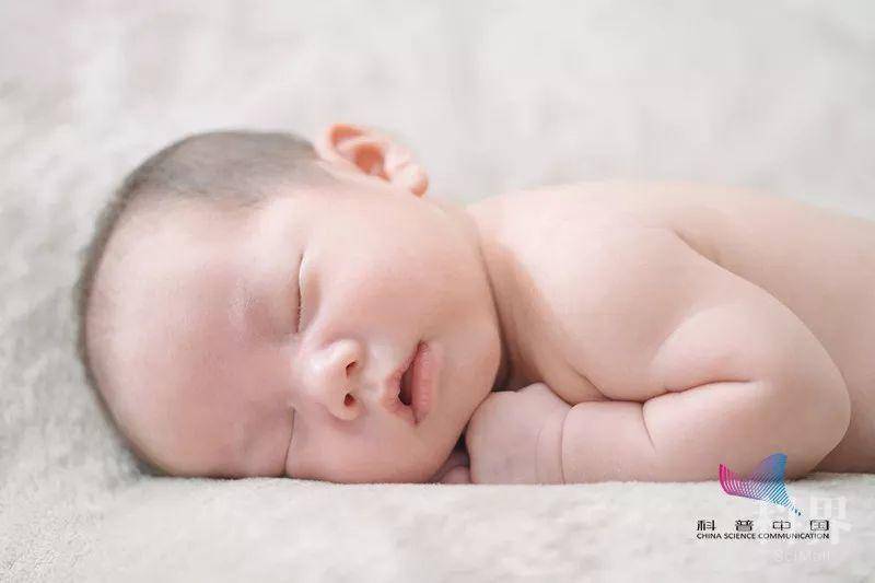 宝宝屁股有淤青的传说,新生宝宝屁股青民间说法