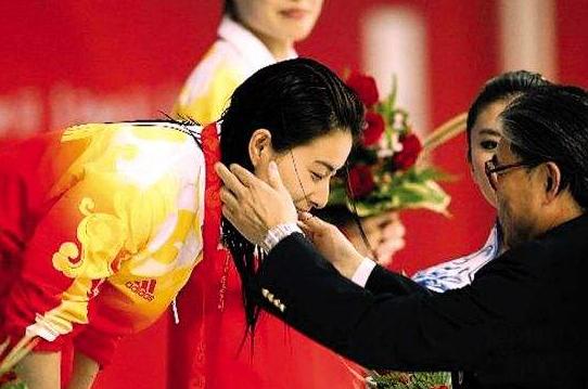 郭晶晶为什么能在豪门得到尊重,郭晶晶在豪门的生活情况