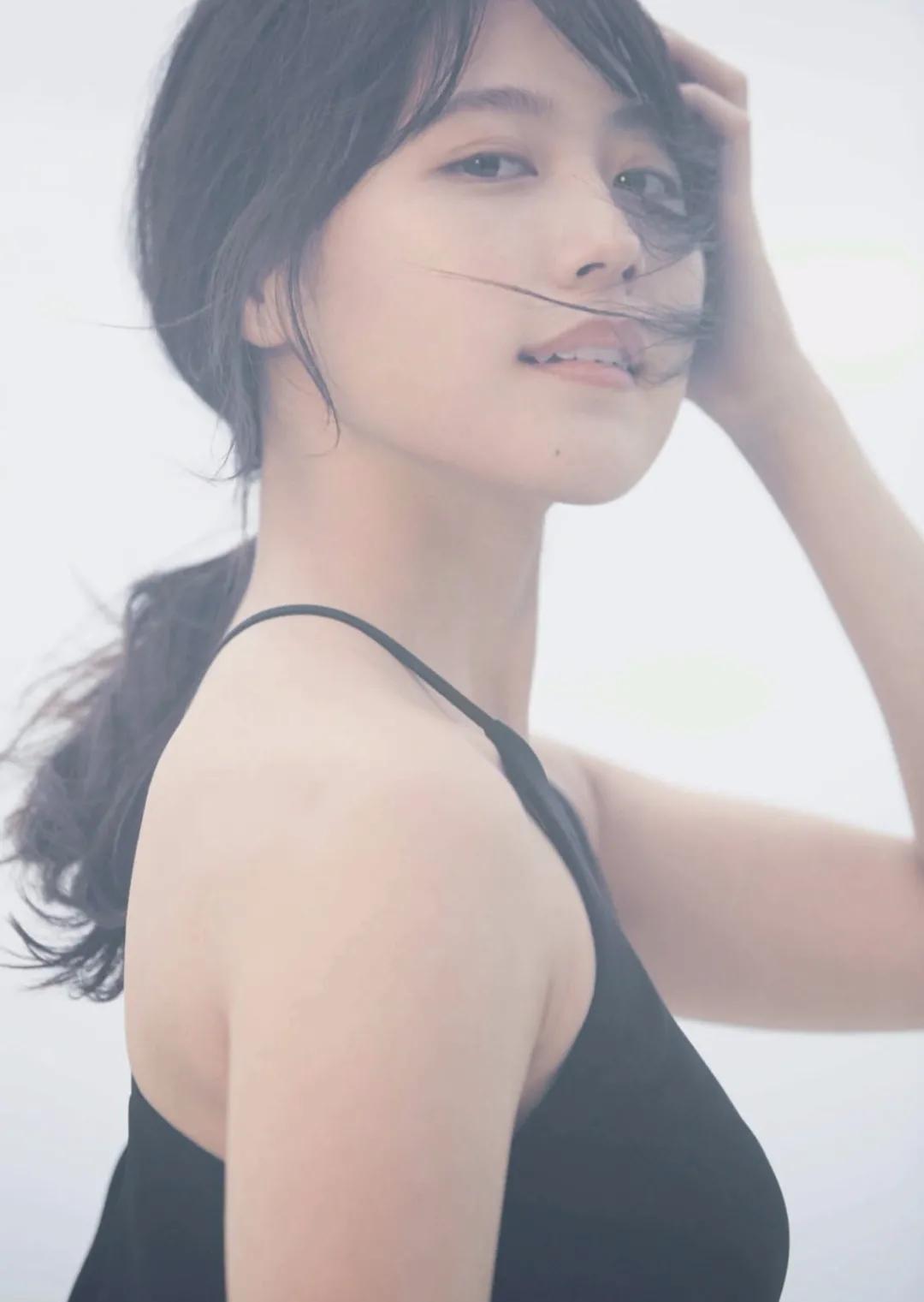 大脸发量少日常怎么化妆打扮,四十岁大脸微胖怎样打扮显年轻