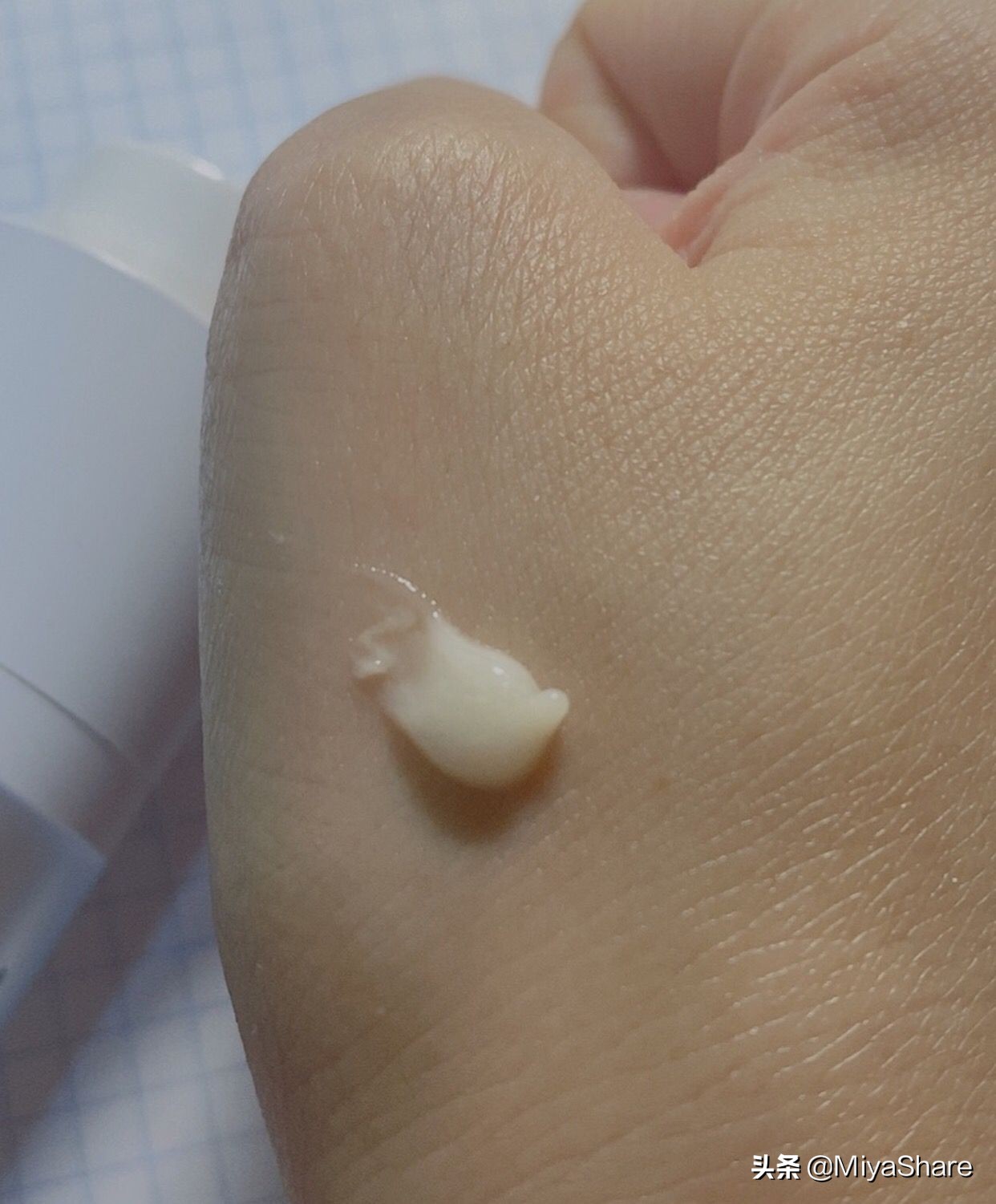 怡丽丝尔纯a小金管眼霜测评,黛珂牛油果好还是怡丽丝尔好用