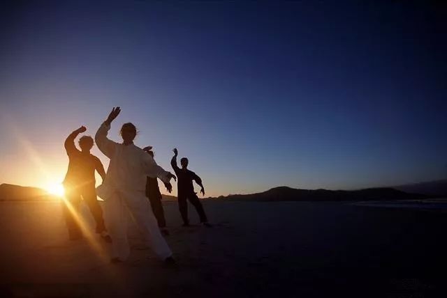 太极拳的养生健身功效,太极拳的健身与健心作用300字