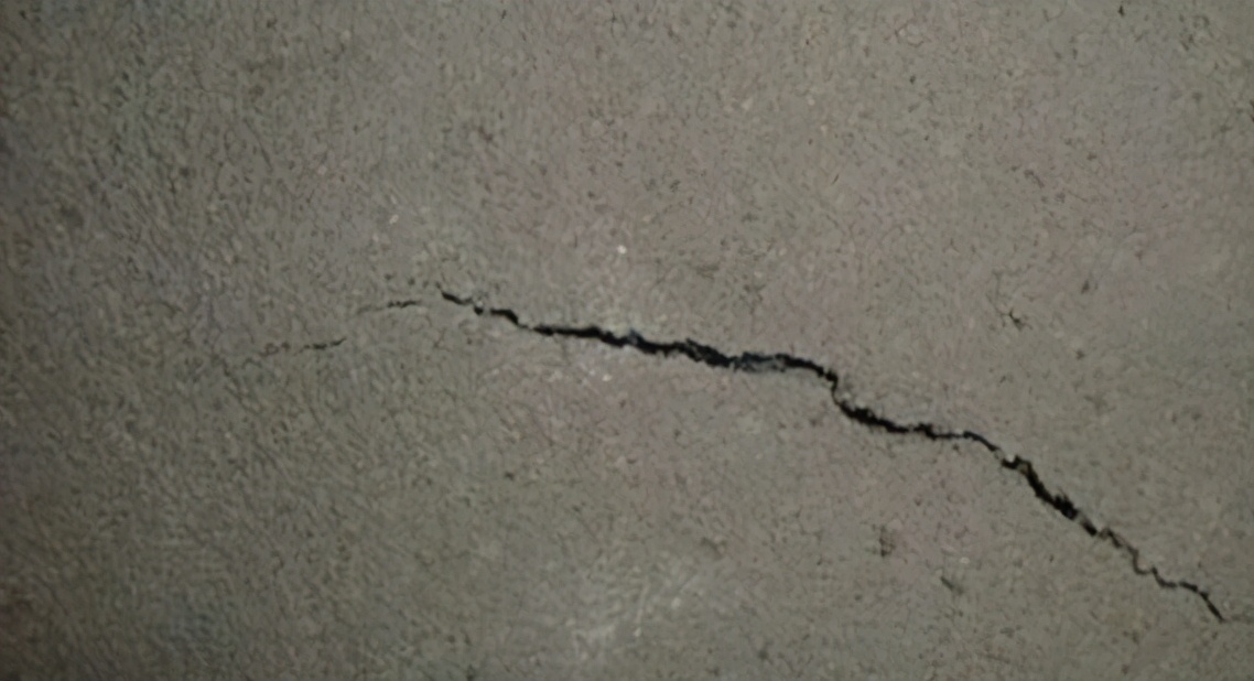 墙体抹灰通病,墙体抹灰有轻微裂怎么处理