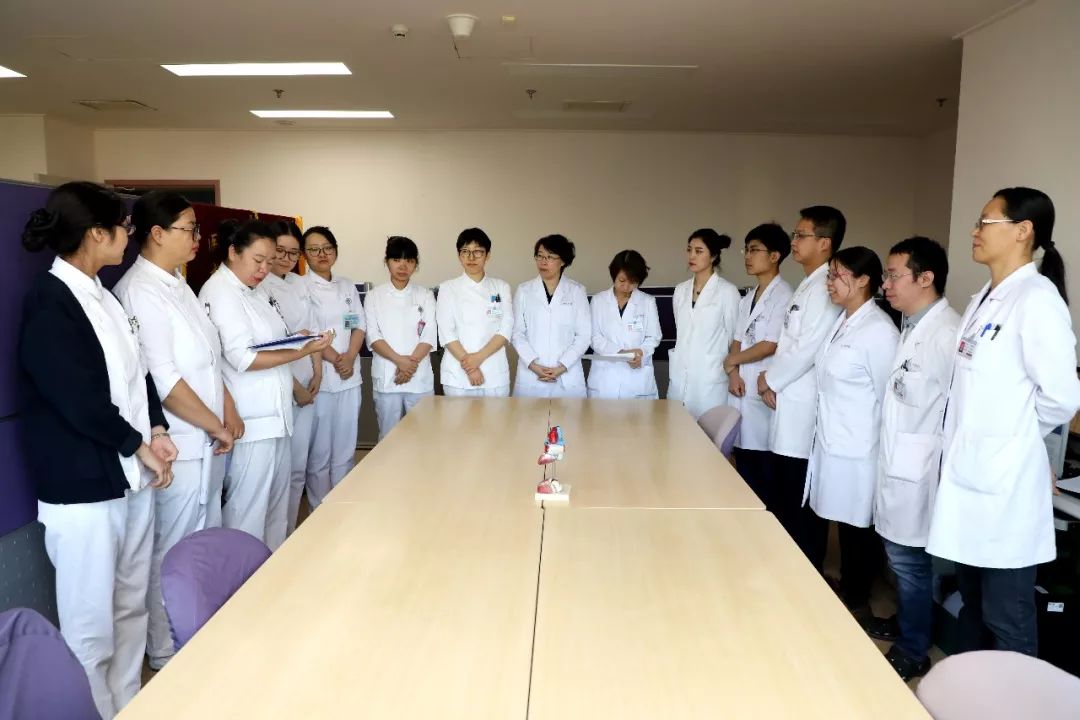 她是患者的一缕阳光，她就是最美女医生