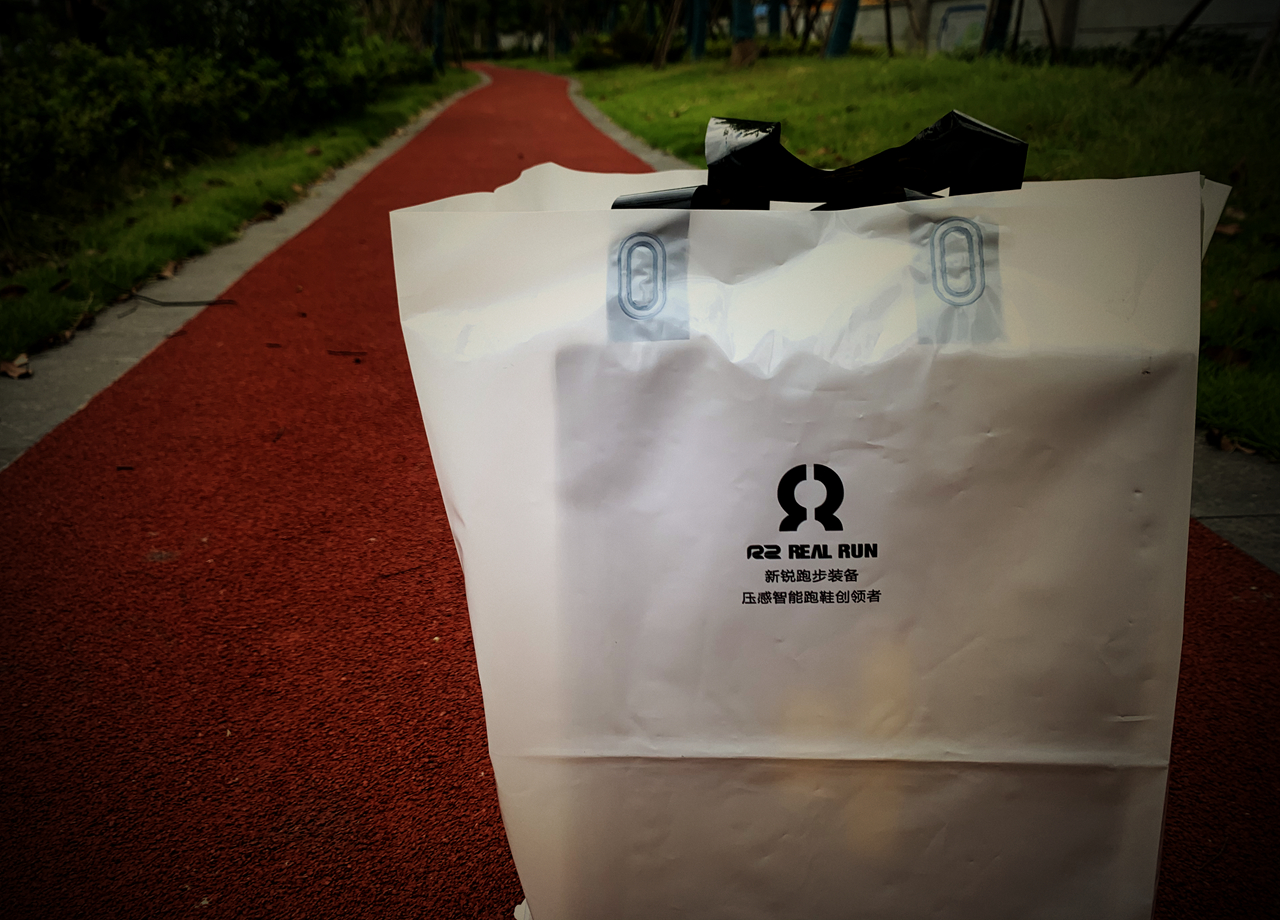 奔跑的Faith-咕咚R2信仰跑步鞋