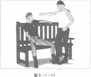 短刀进攻与防守技巧,短刀摆刺的防御与反击