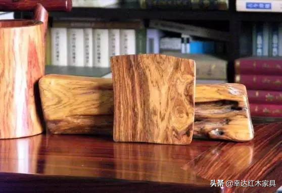 海南黄花梨和小叶紫檀手串对比,海南黄花梨和小叶紫檀对比