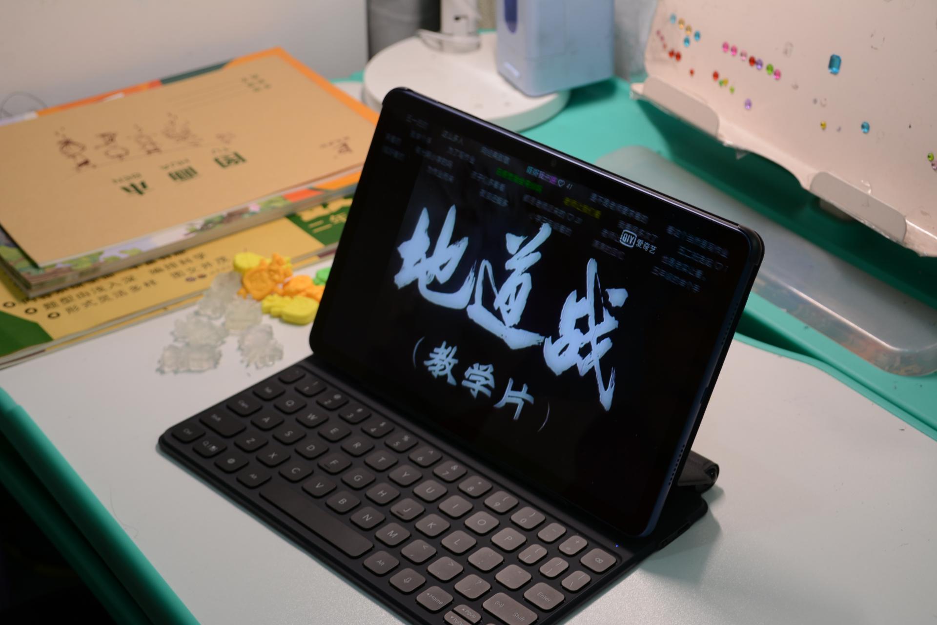 一部经典，给娃一次爱国教育，不能浪费平板电脑的每一个功能