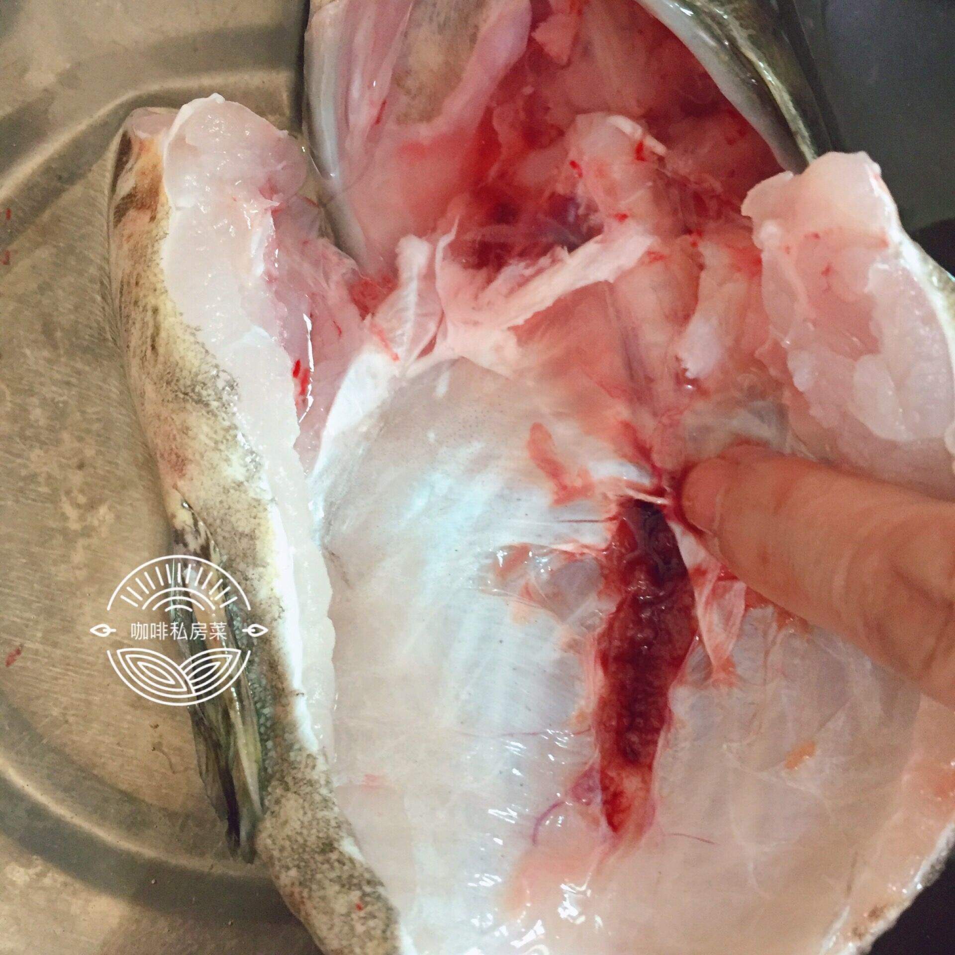 怎样清蒸鱼又嫩又好吃的简单方法,清蒸鱼记住这些小技巧鲜嫩美味