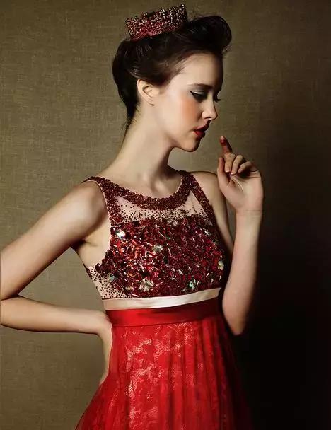 红色婚纱应该怎么搭配,红色礼服男士西装搭配