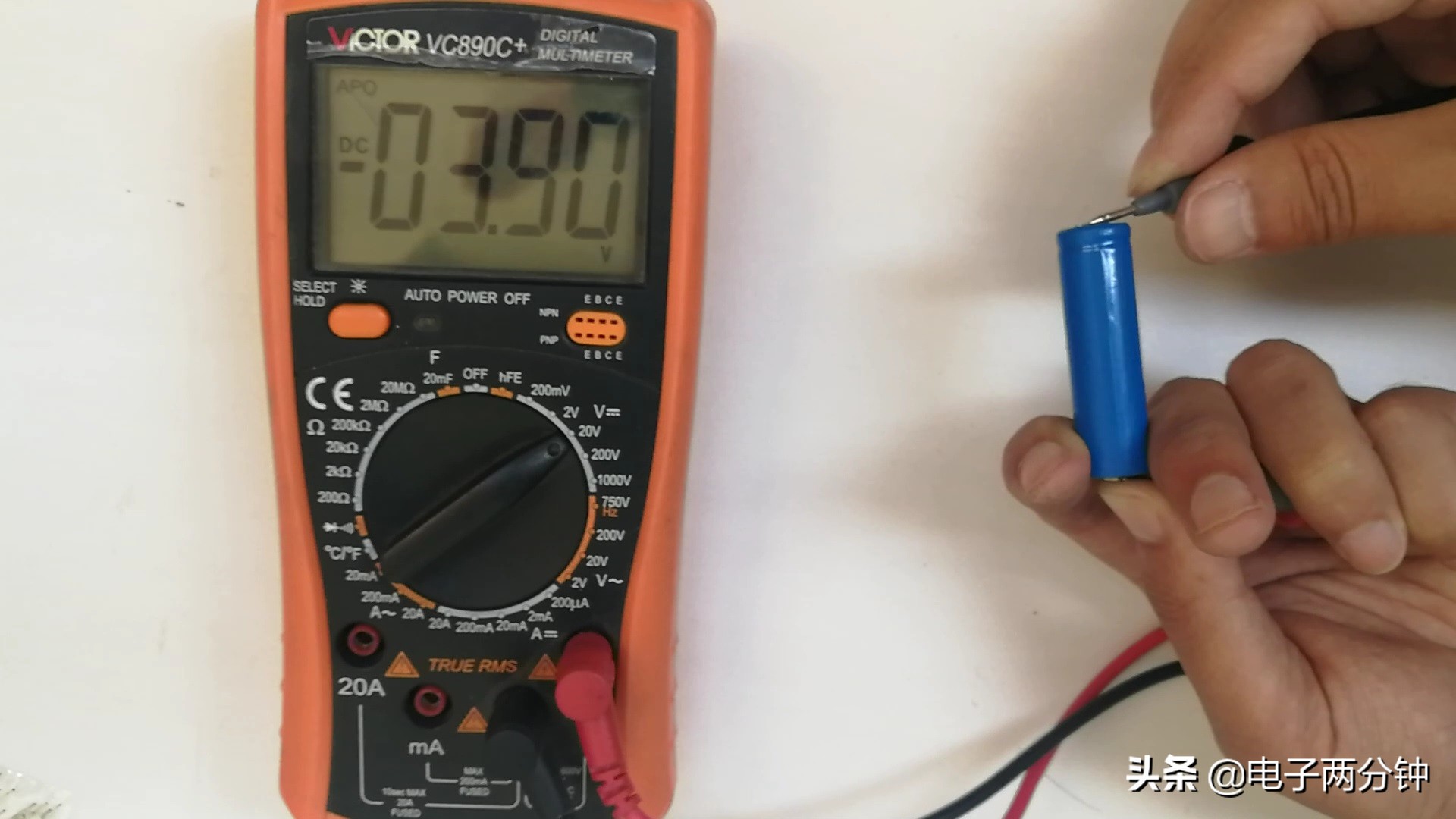 常用万用表怎么测量,万用表使用方法动画讲解