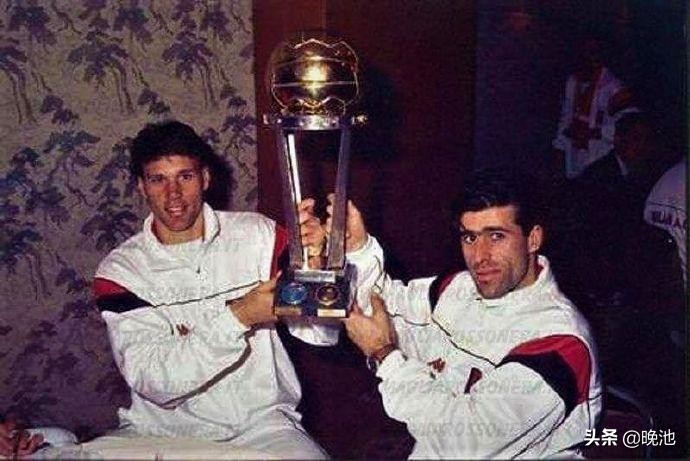 AC米兰队史今天：1989年12月17日埃瓦尼绝杀，首夺丰田杯，13图