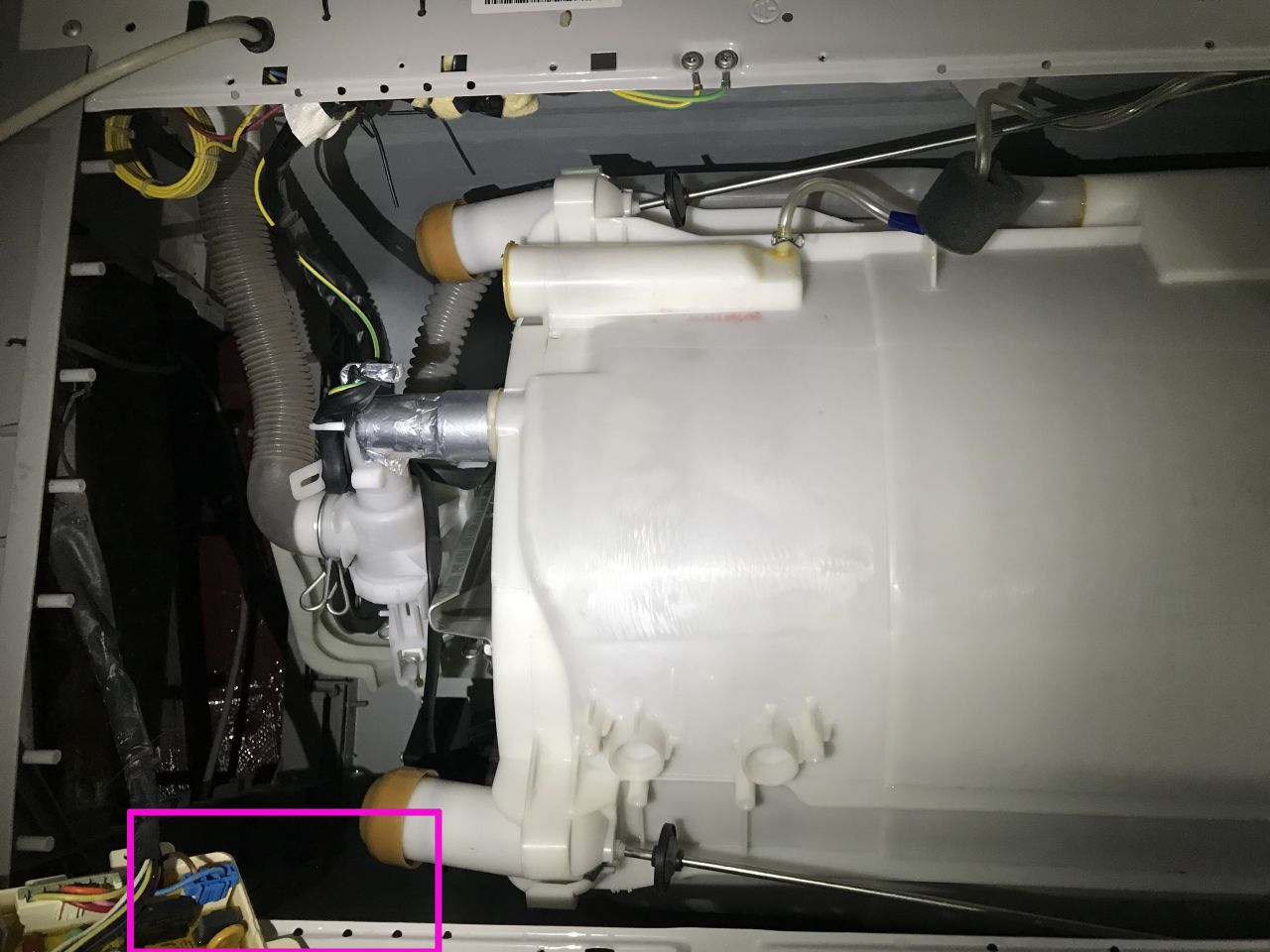 三洋全自动洗衣机故障码e8,三洋全自动洗衣机出现故障码e12