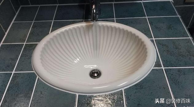 家里玻璃胶发黑了怎么重新弄,家里的玻璃胶发黑怎么清洗